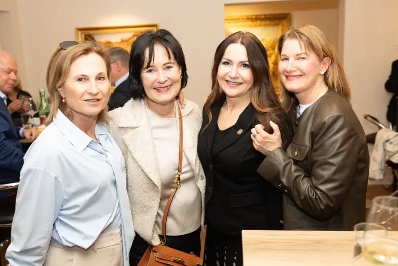 Vier Frauen in der Galerie bei Kunst & Kulinarik 2026